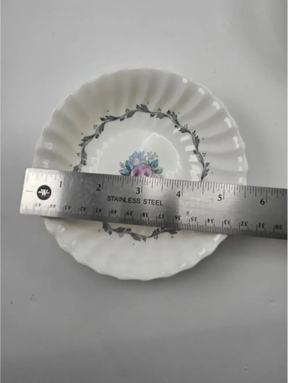 2 Royal Doulton Chelsea Rose H4801 Bone China 4.5